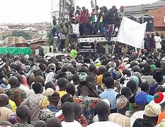 APC Members Storm Osun State Govt House, Protest Alleged Primary Election Manipulation