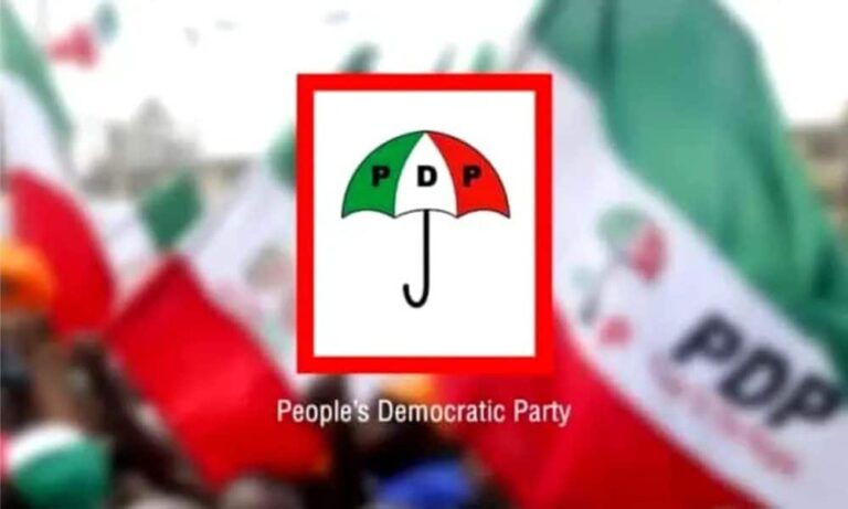 Osun 2022: APC Members Pledge Allegiance to PDP, Defect En-Masse