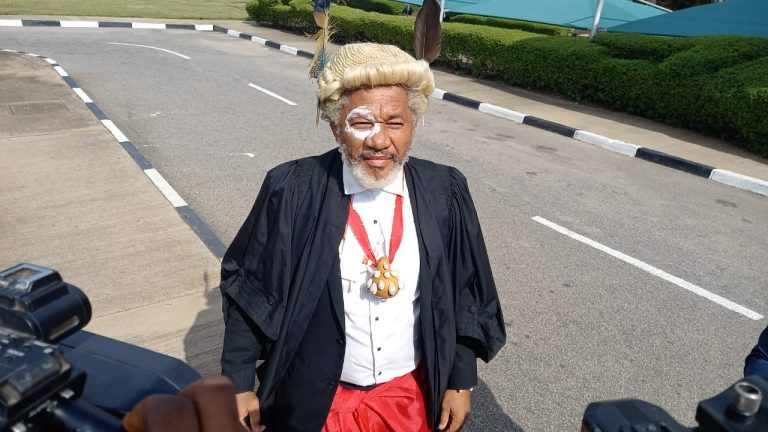 Drama as Human Rights Lawyer Attends Supreme Court Proceedings in Traditional Worshippers’ Attire [Photos]￼￼